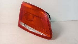 Volkswagen PASSAT B7 Lampy tylnej klapy bagażnika 3AF945093B