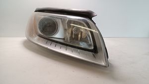 Volvo V70 Lampa przednia 31214348