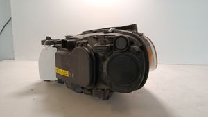 Volvo V70 Lampa przednia 31214348