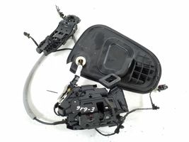 Volkswagen Jetta VI Front door lock 5K1837016E