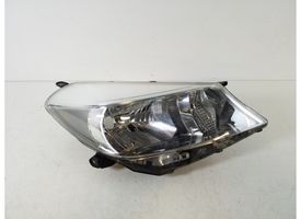 Toyota Yaris Lampa przednia 