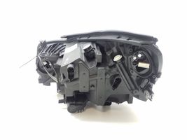 BMW 2 F46 Lampa przednia 