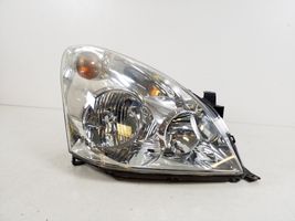 Toyota Corolla Verso AR10 Lampa przednia 811300F020