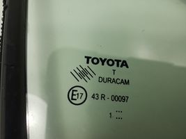 Toyota Yaris Szyba karoseryjna drzwi przednich 681250D020