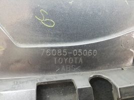 Toyota Avensis T270 Becquet de coffre 7608505060