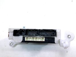 Toyota Prius (XW50) Module de fusibles 8273047530