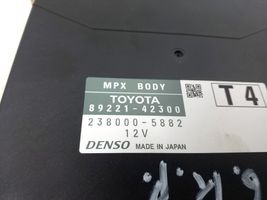 Toyota RAV 4 (XA40) Ramka / Moduł bezpieczników 8273042821