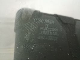 Toyota Corolla Verso AR10 Vitre de fenêtre porte arrière 681030F010