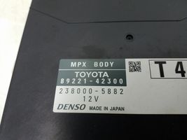 Toyota RAV 4 (XA40) Drošinātāju bloks 8273042821