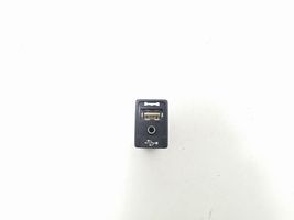 Toyota Hilux (AN10, AN20, AN30) Connettore plug in AUX 861900K010