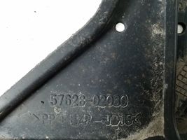 Toyota Auris 150 Osłona tylna podwozia pod bagażnik 5762802030