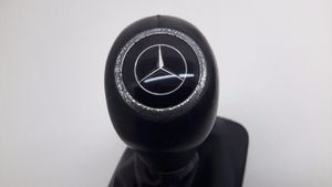 Mercedes-Benz E W212 Revêtement pommeau de levier de vitesses cuir A2042676210