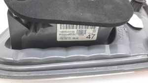 Toyota Avensis T270 Задний фонарь в крышке 8159005120