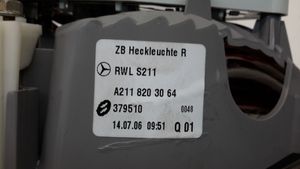 Mercedes-Benz E W211 Luci posteriori del portellone del bagagliaio A2118203064