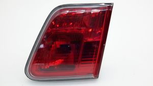 Toyota Avensis T270 Lampy tylnej klapy bagażnika 8158005100
