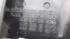 Mercedes-Benz Vito Viano W638 Boczna kratka nawiewu deski rozdzielczej A6388310660