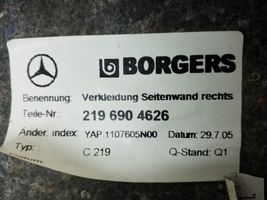 Mercedes-Benz CLS C219 Tavaratilan sivuverhoilu A2196904626