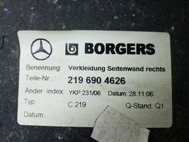 Mercedes-Benz CLS C219 Tavaratilan sivuverhoilu A2196904626