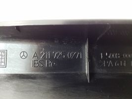 Mercedes-Benz E W211 Altro elemento di rivestimento della portiera anteriore A2117250271