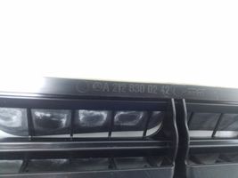 Mercedes-Benz CLS C218 X218 Grill / Wlot powietrza błotnika przedniego A2128300242