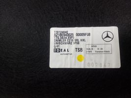 Mercedes-Benz CLS C218 X218 Verkleidung Heckklappe Kofferraumdeckel A2186940025