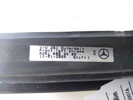 Mercedes-Benz R W251 Etuoven lasin muotolista A2516904580