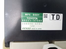 Toyota Prius+ (ZVW40) Modulo fusibile 8273047540