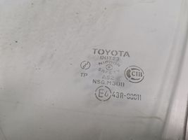 Toyota Corolla E120 E130 Szyba drzwi 68101-1A470