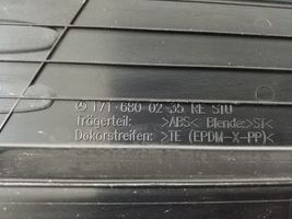 Mercedes-Benz SLK R171 Etuoven kynnyksen suojalista A1716800235