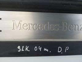 Mercedes-Benz SLK R171 Etuoven kynnyksen suojalista A1716800235