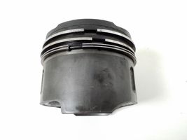 Mercedes-Benz ML W163 Piston avec bielle A6110300517