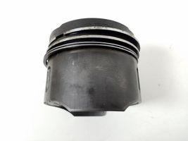 Mercedes-Benz ML W163 Piston avec bielle A6110300517