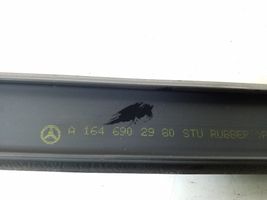 Mercedes-Benz ML W164 Cubierta moldura embellecedora de la barra del techo A1646902980