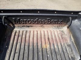 Mercedes-Benz W470 Panneau, garniture de coffre latérale 