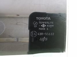 Toyota RAV 4 (XA30) Szyba drzwi tylnych 68104-42120
