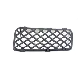 Volkswagen Touareg I Grille inférieure de pare-chocs avant 7L6853676