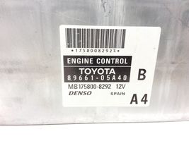Toyota Avensis T250 Centralina/modulo del motore 8966105A40