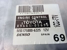 Toyota Avensis T250 Moottorin ohjainlaite/moduuli 8966105690