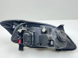 Toyota Corolla E120 E130 Lampa przednia 89010230