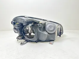 Ford C-MAX I Lampa przednia 153873