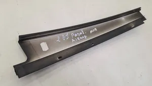 BMW 5 E60 E61 Rivestimento modanatura del vetro della portiera posteriore 7033812