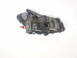 Mercedes-Benz B W246 W242 Lampa przednia A2469066901