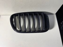 BMW X3 F25 Maskownica / Grill / Atrapa górna chłodnicy 51117210726