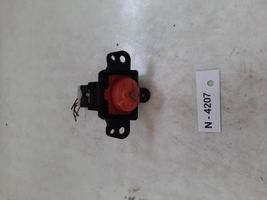 Nissan Almera Tino Botón interruptor de luz de peligro 06016