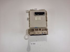 Toyota Avensis T270 Module de fusibles 8273005150B