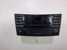 Mercedes-Benz E W211 Unità principale autoradio/CD/DVD/GPS A2118209789