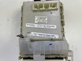 Toyota Corolla E140 E150 Module de fusibles 8273002V50