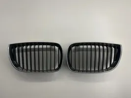 BMW 1 E81 E87 Maskownica / Grill / Atrapa górna chłodnicy 7128613