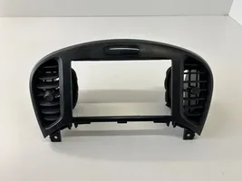 Nissan Juke I F15 Griglia di ventilazione centrale cruscotto 