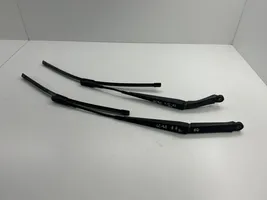 Volvo XC90 Front wiper blade arm 